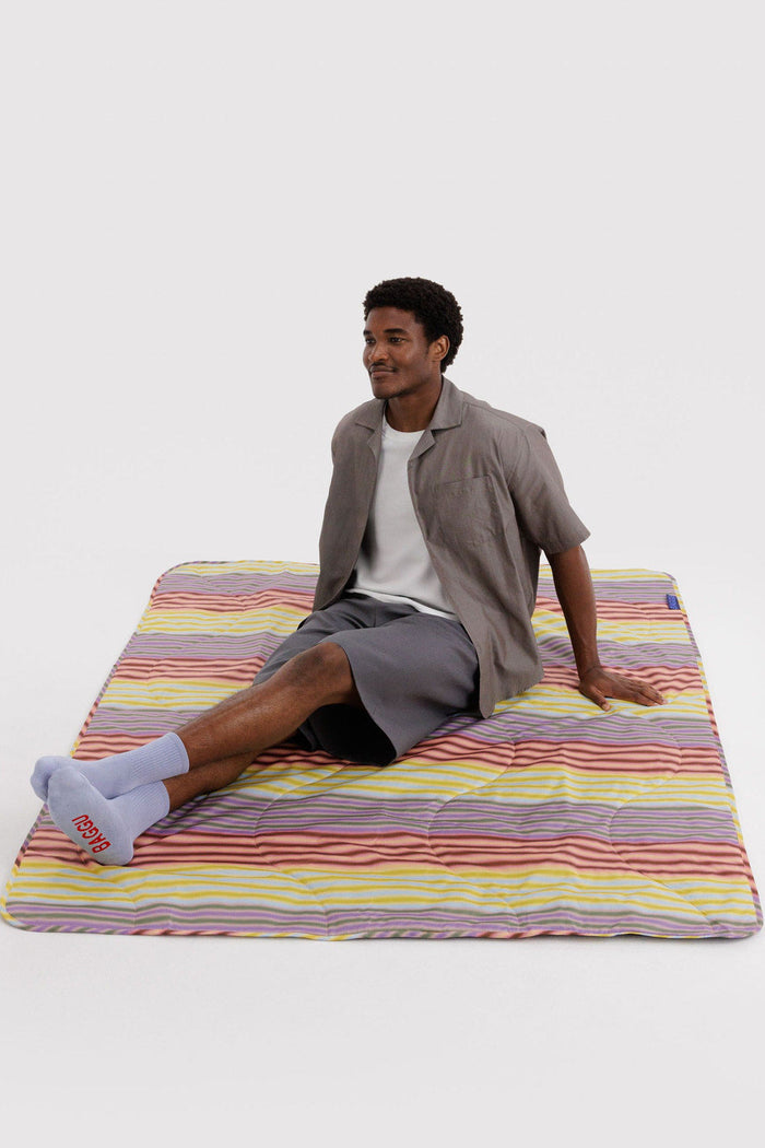 BAGGU  Couverture Pique-Nique Puffy - Gradient Stripe Multi
