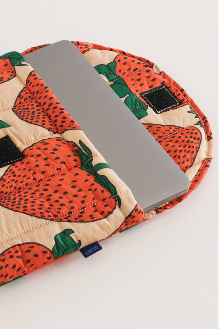 BAGGU Housse d'Ordinateur 16" - Fraise