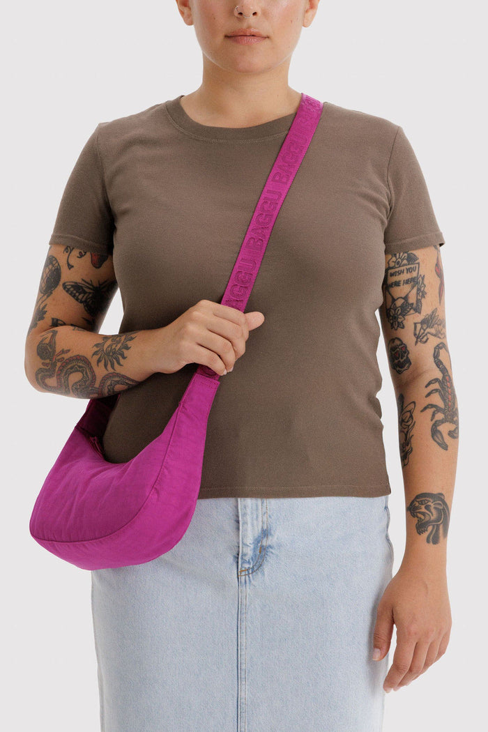 BAGGU Sac Petit Crescent Nylon - Deep Fuchsia