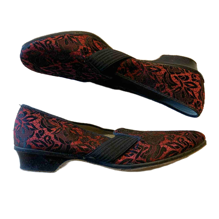 Black and Red Satin Brocade Bedroom Slippers circa 1950s US 10N