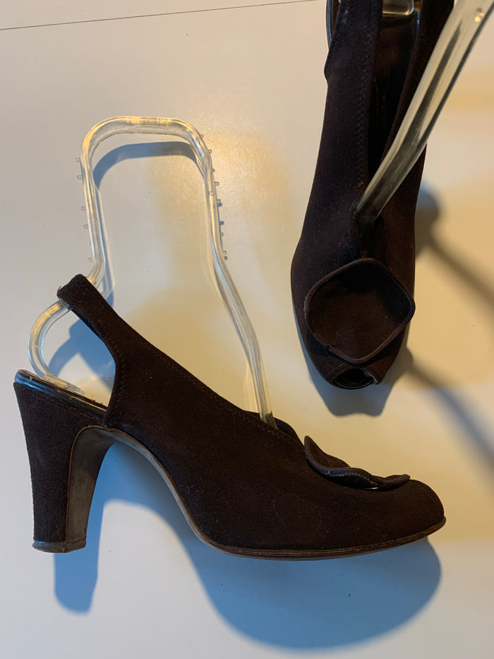 Chunky Heel Slingback Brown Suede Peep Toe Shoes circa 1940s US 6.5