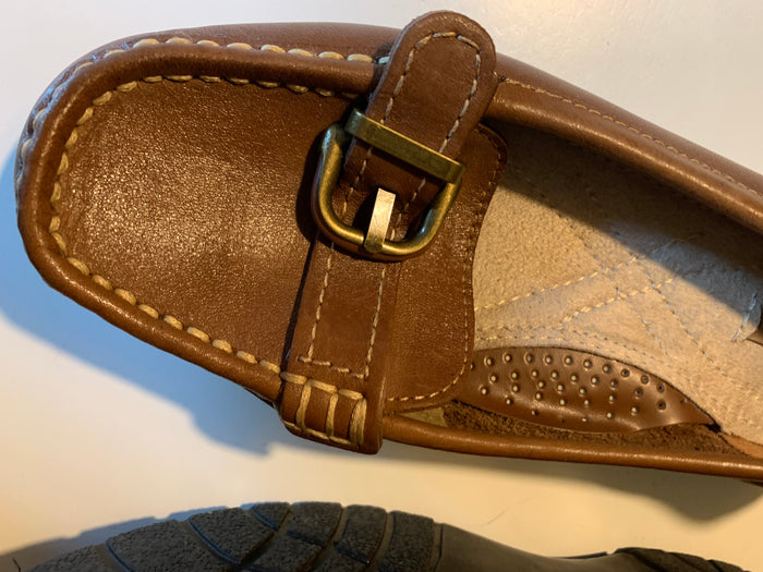 Classic Little Brown Buckle Topped Loafers circa 1980s sz 6