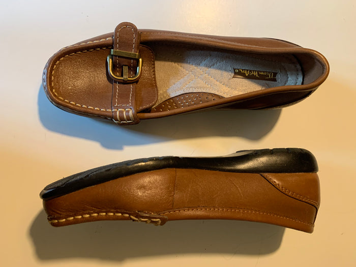 Classic Little Brown Buckle Topped Loafers circa 1980s sz 6