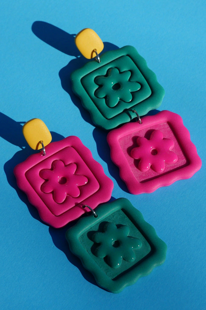 CROCODILE AGILE Boucles d'Oreilles Huguette Carré Fleurs - Vert et Fuchsia