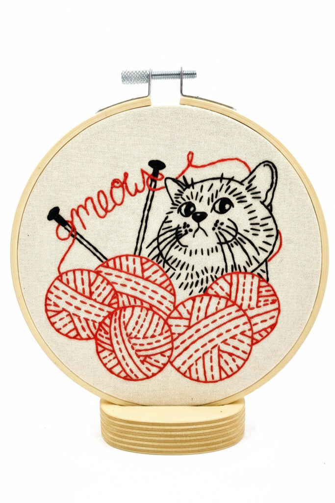 HOOK LINE & TINKER Kit de Broderie - Chaton et Tricot