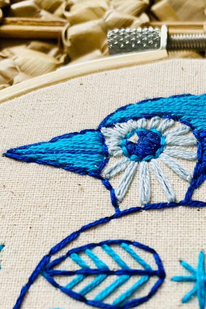 HOOK LINE & TINKER Kit de Broderie - Folk Blue Jay