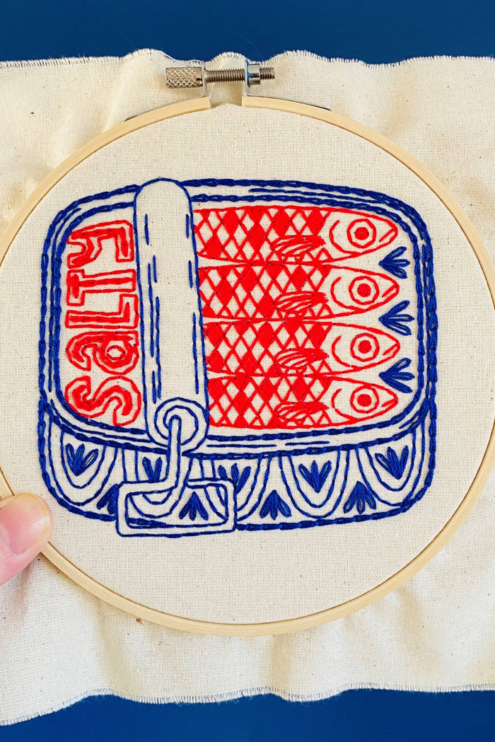 HOOK LINE & TINKER Kit de broderie - Sardines en Conserve