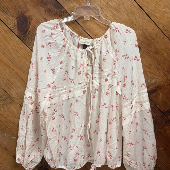 New Universal Thread Shirt