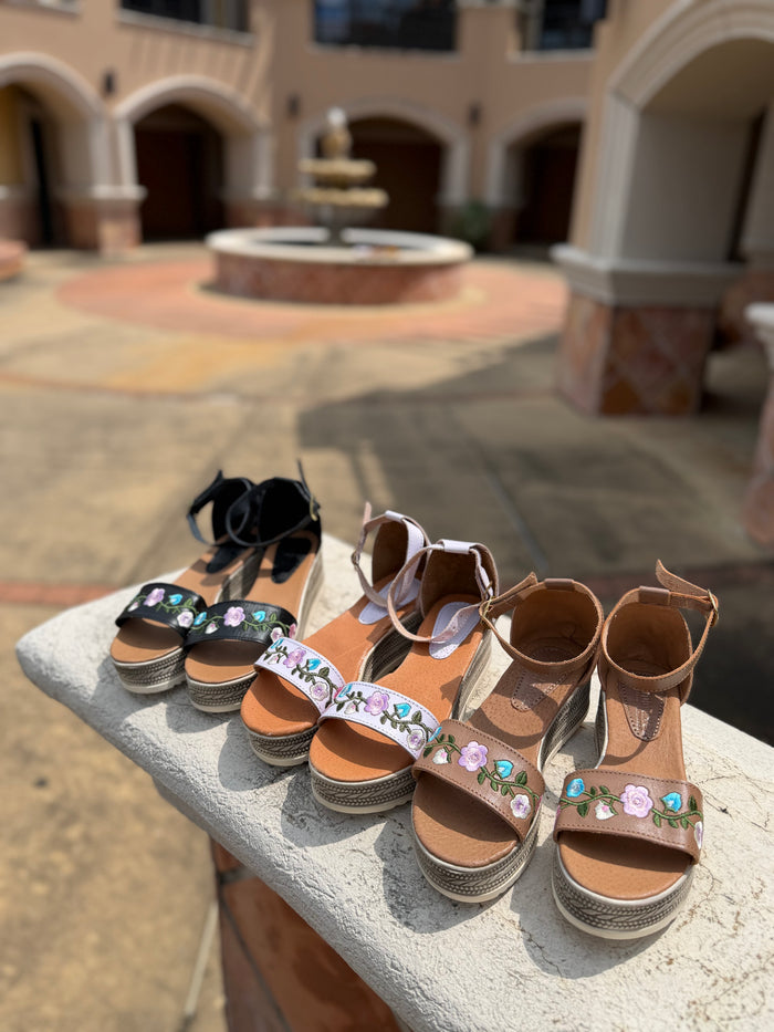 Ximena Embroidered Sandals Tan